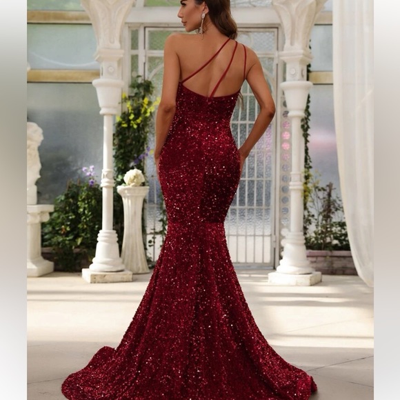 One shoulder mermaid hem sequin formal dress. - Picture 2 of 2